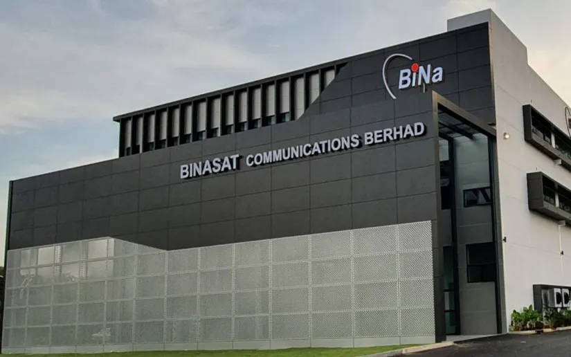 Telecommunications equipment and antenna structures