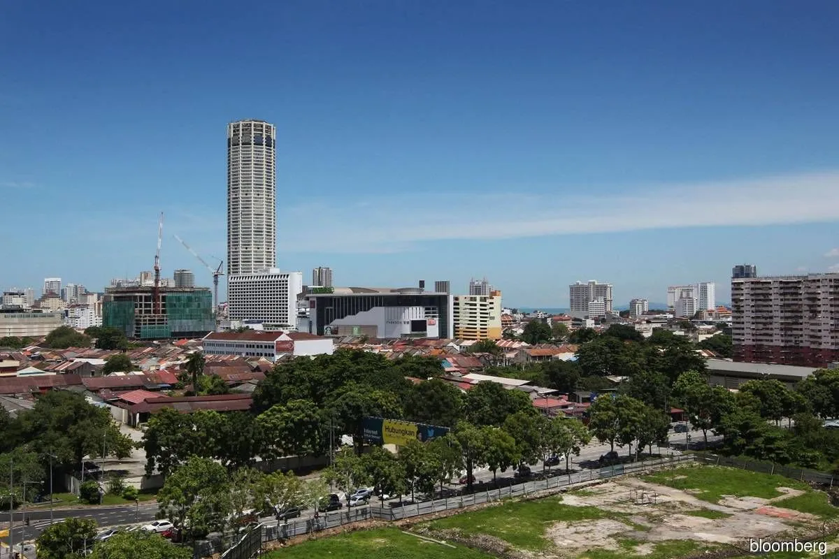 A bungalow and surrounding residential land in an urban neighbourhood