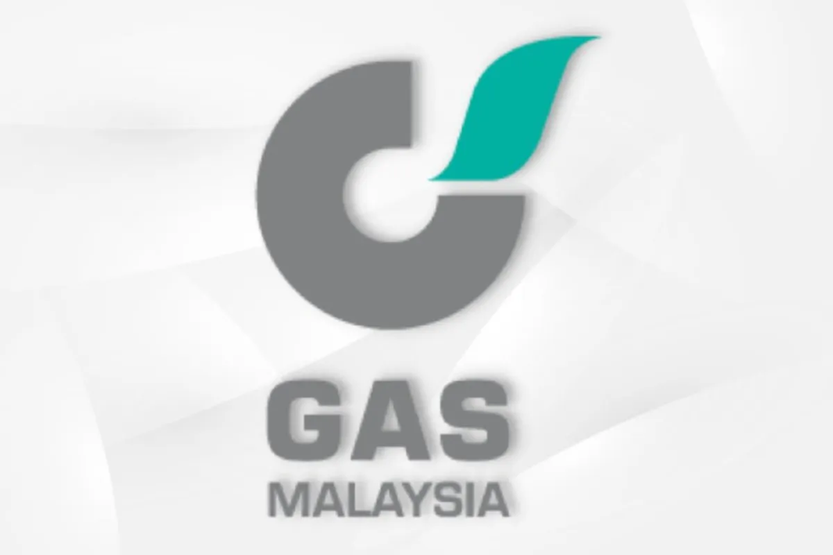 Illustration of LNG storage tanks and gas-processing infrastructure