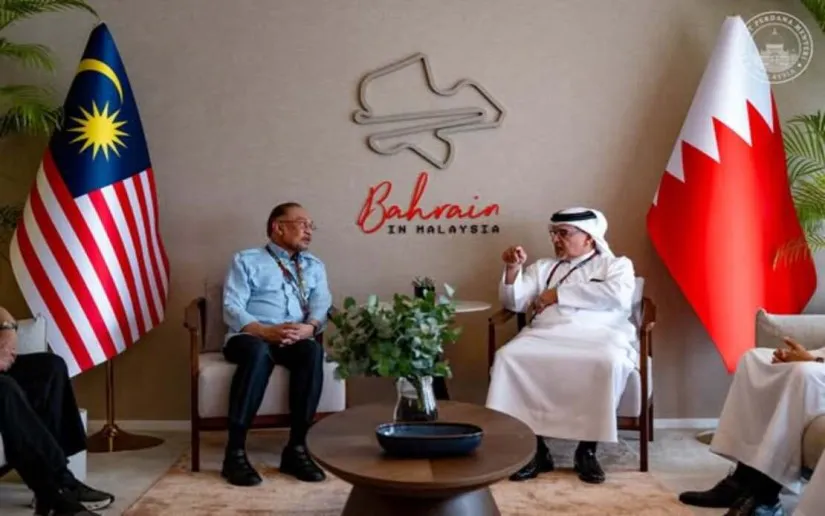 Malaysian and Bahraini flags displayed side by side